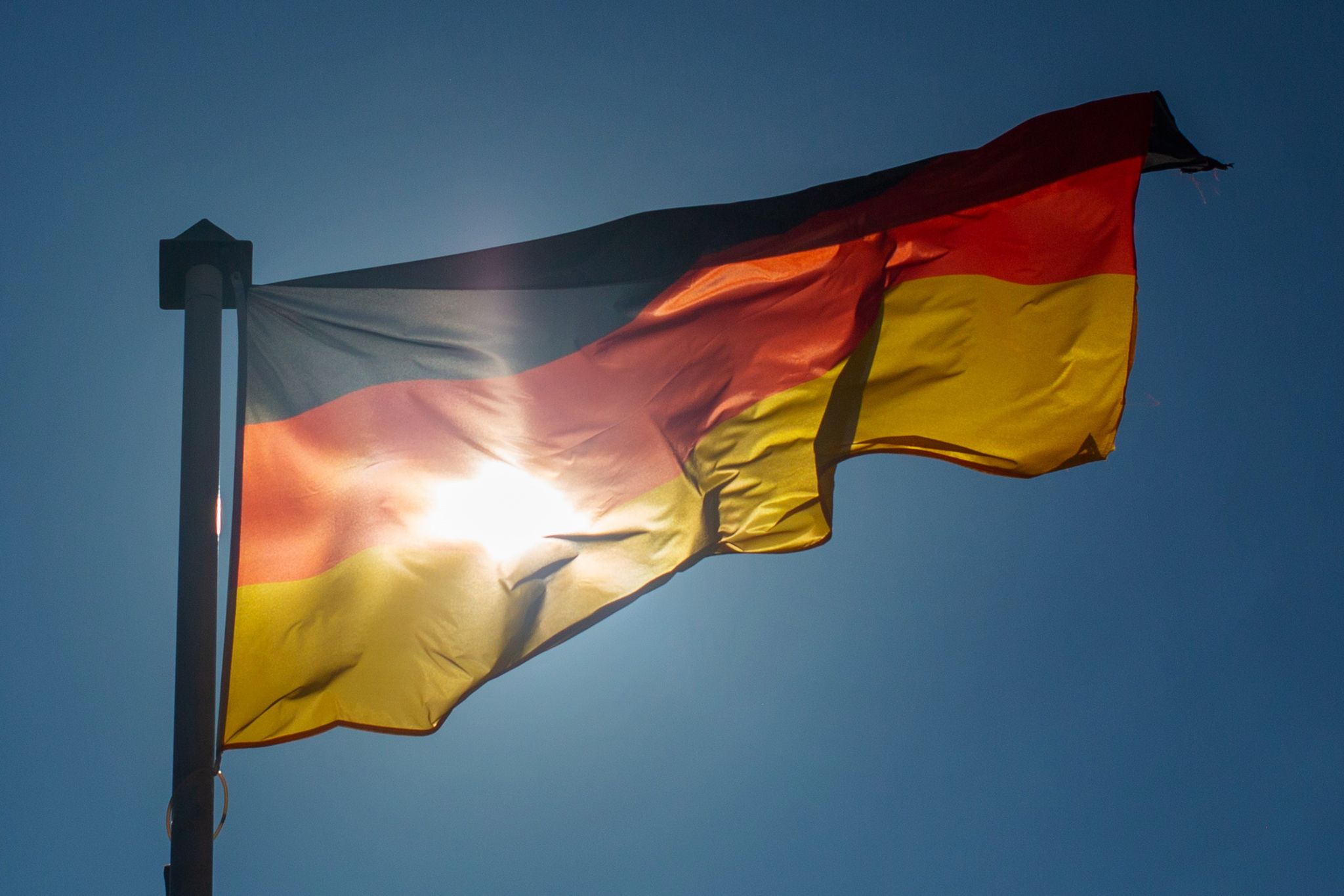 Wie viel mehr verdienen Beschäftigte in Westdeutschland?