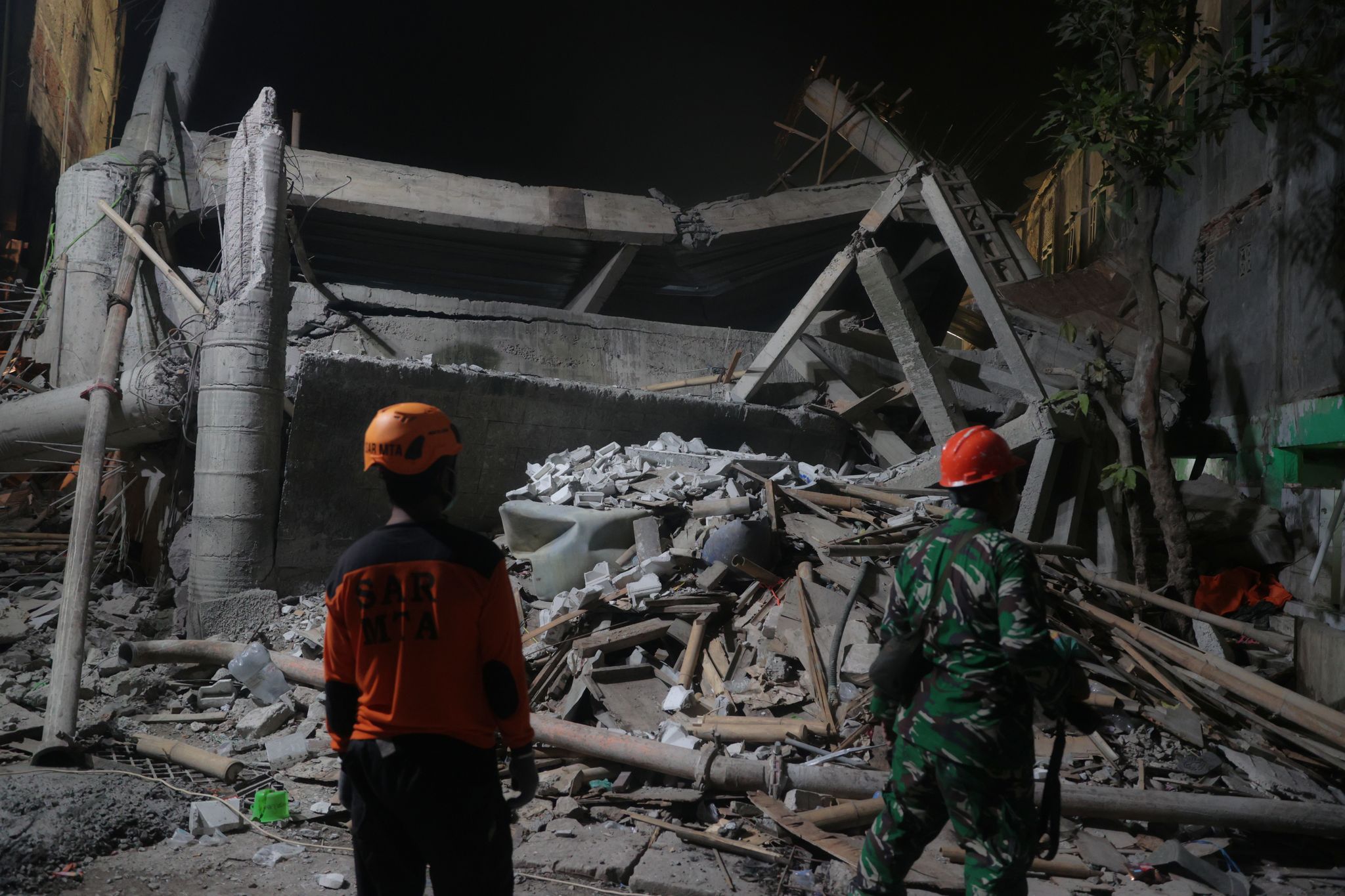 Indonesien: Dutzende Vermisste nach Einsturz von Schule