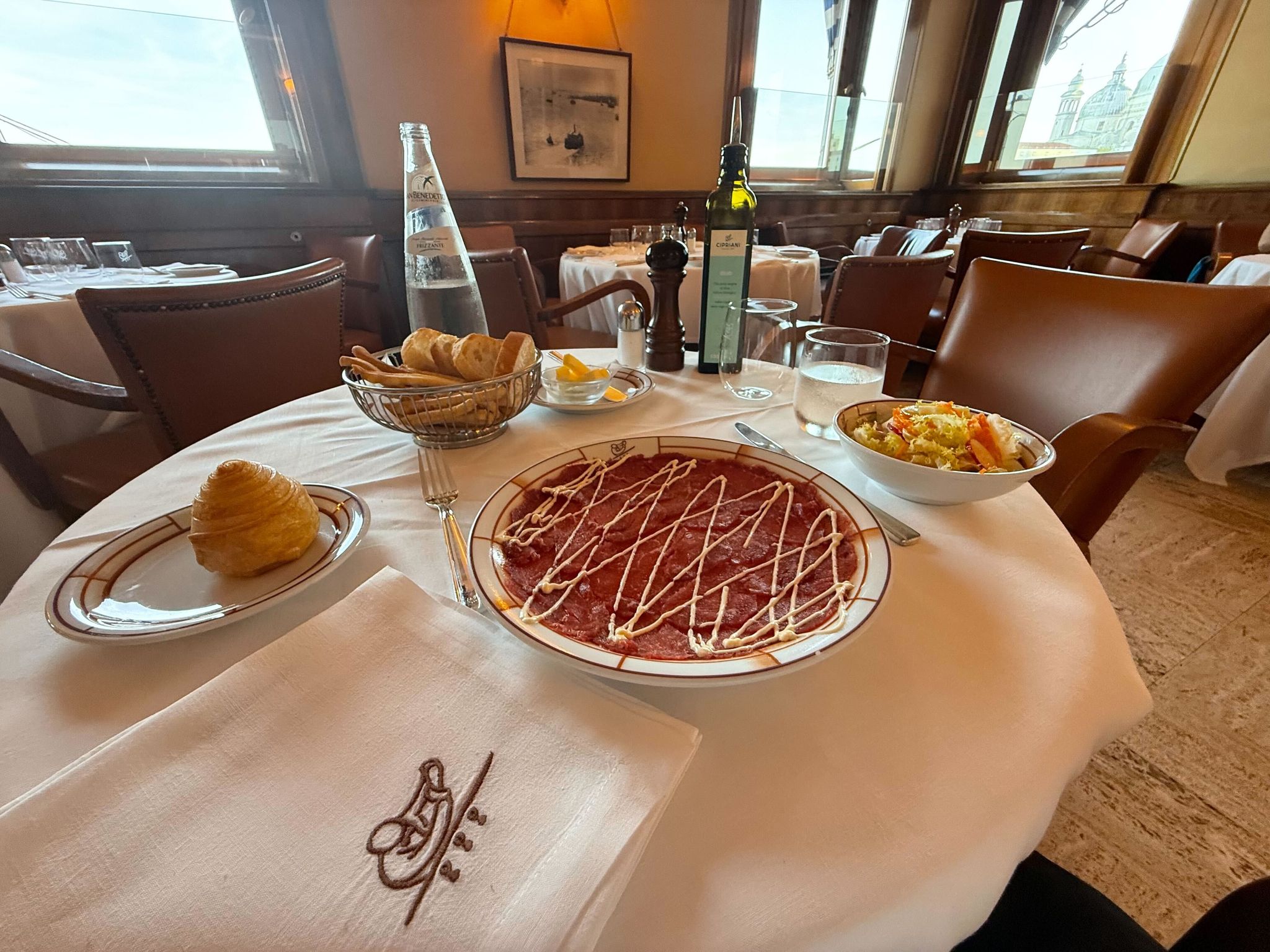 Carpaccio – Ein Klassiker der italienischen Küche, erfunden in Venedig und immer noch beliebt weltweit.