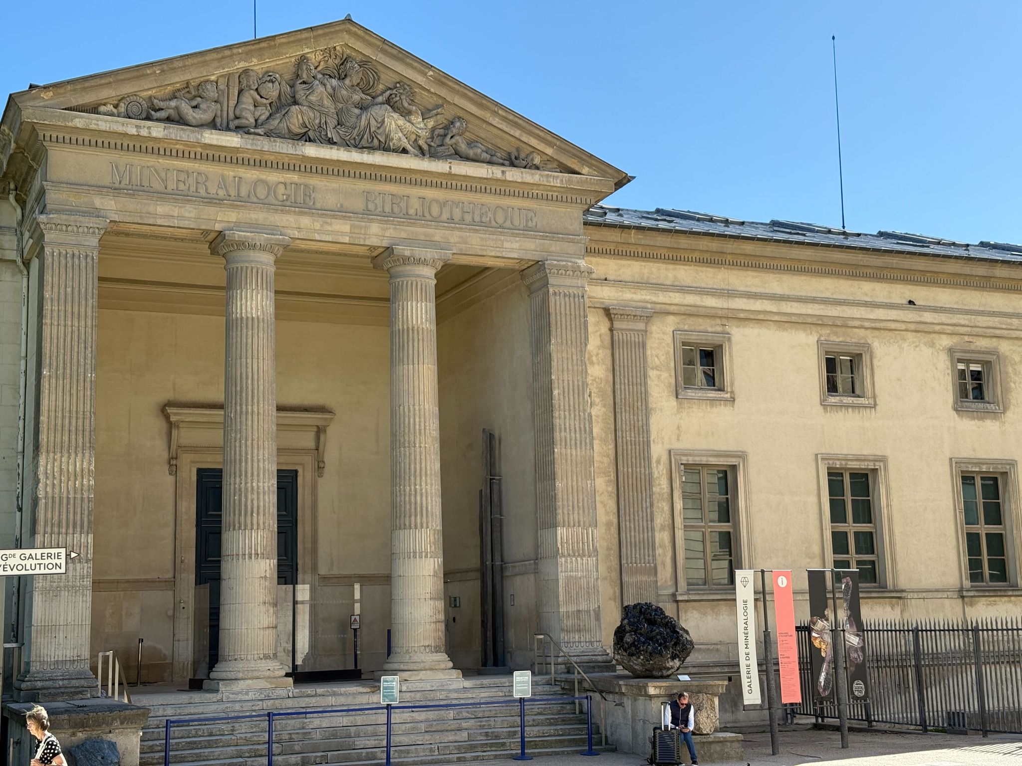 Seltene Goldnuggets aus Pariser Naturkundemuseum gestohlen