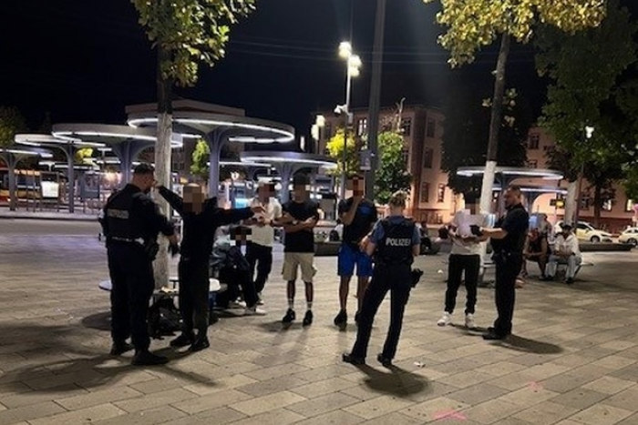 Hanau: Gemeinsame Kontrollen in Waffenverbotszone