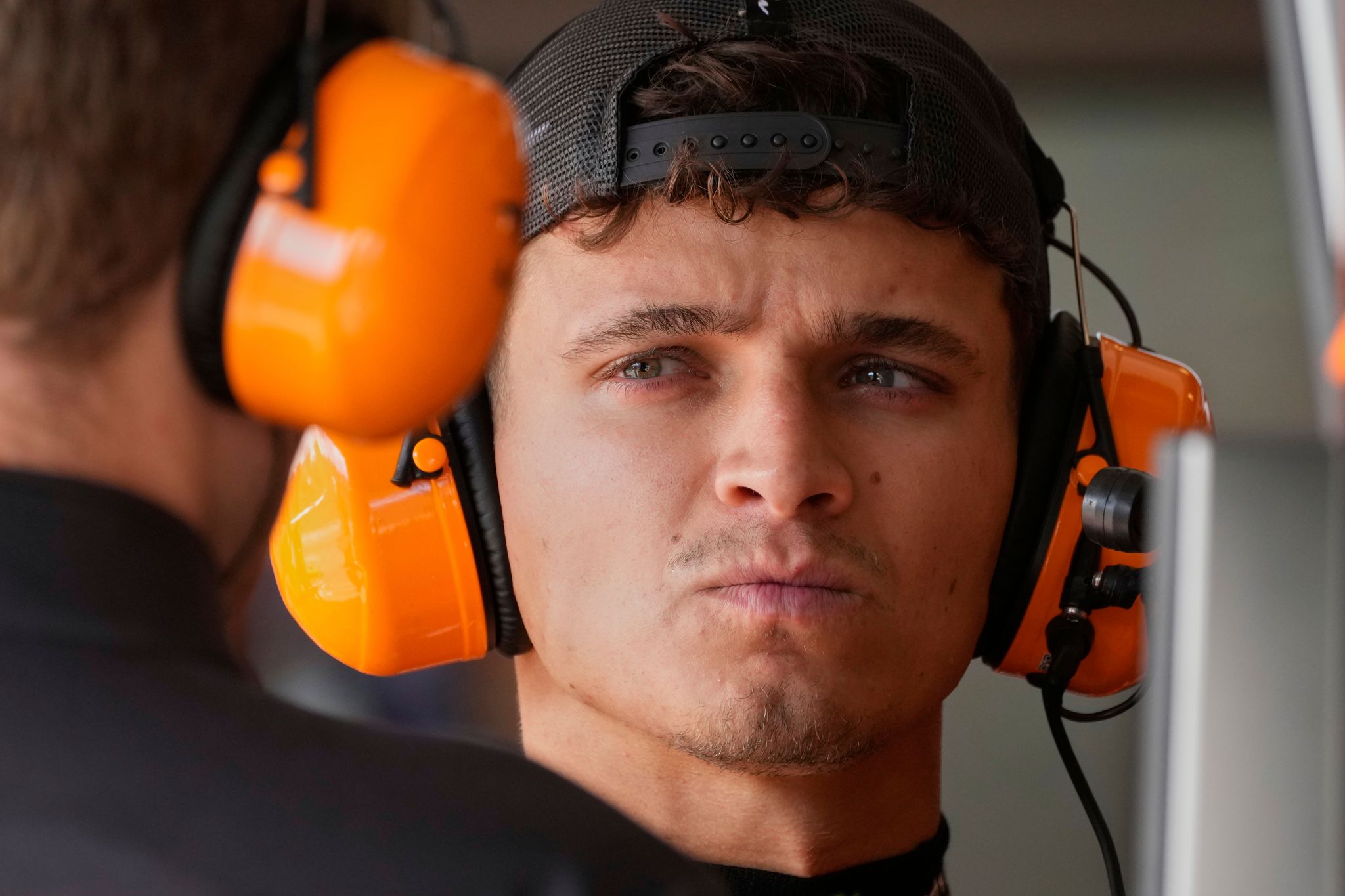 Windige Angelegenheit: Norris Schnellster vor Verstappen