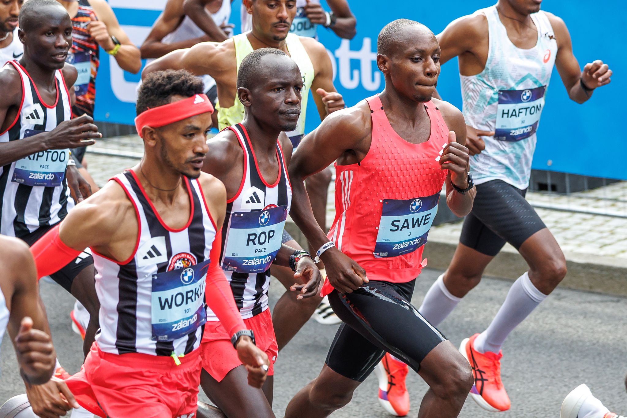 Kenianer Sabastian Sawe gewinnt Berlin-Marathon in 2:02:16 Stunden, Weltrekord verpasst