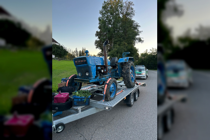 Niederstaufen / Lindau: Zöllner stoppen historischen Traktor
