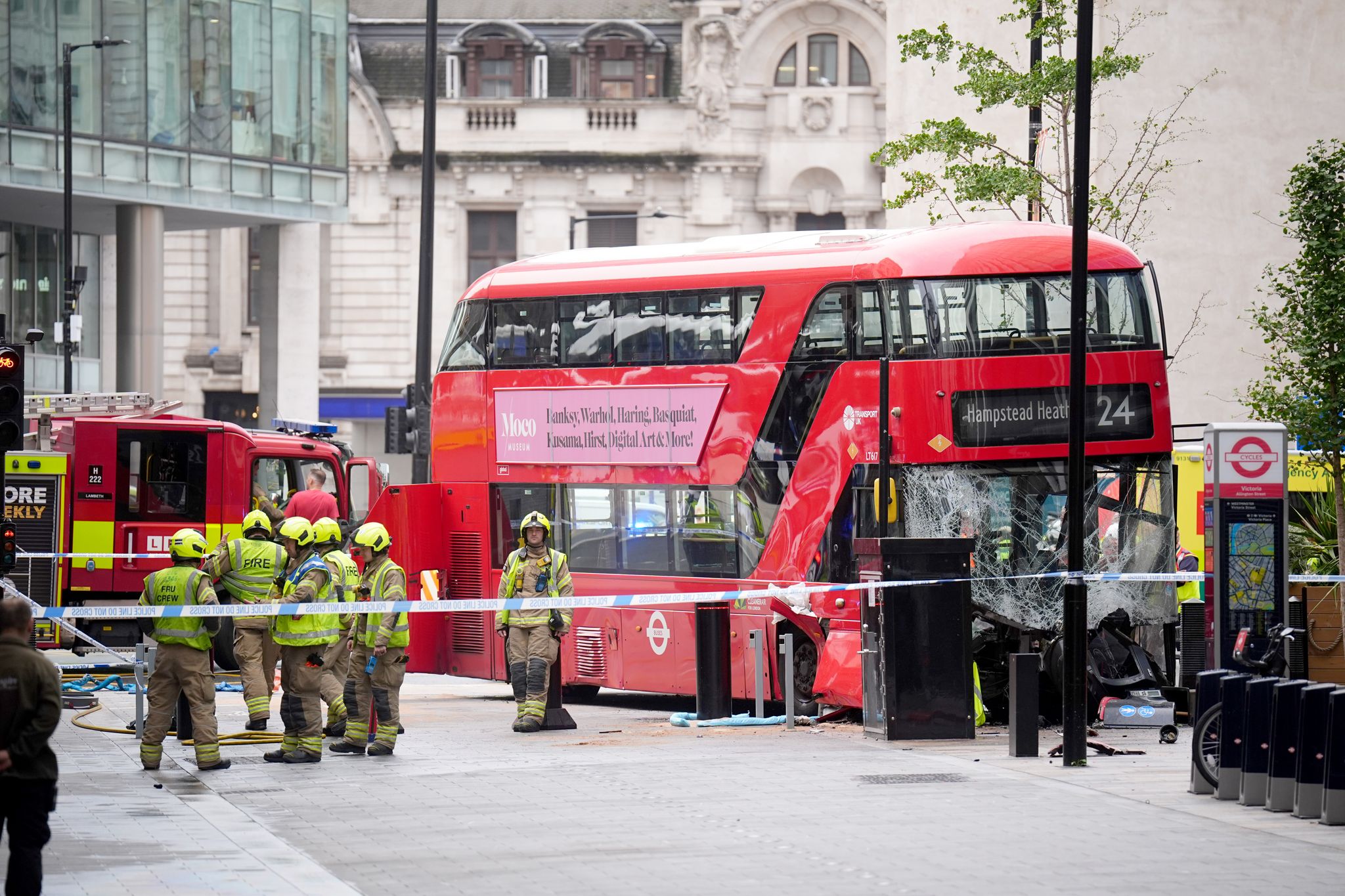 Unfall mit Doppeldeckerbus in London – mehrere Verletzte