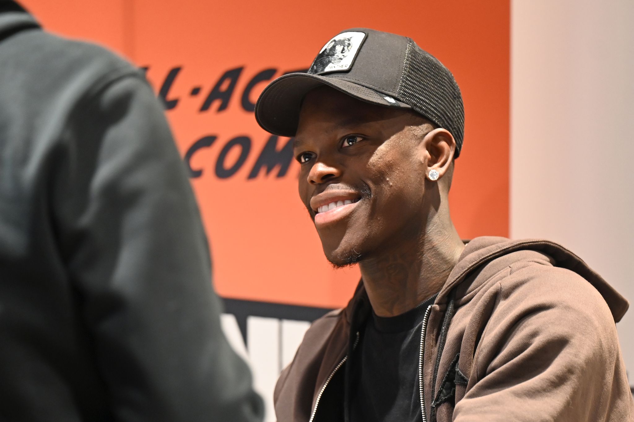 Idol und Vorbild: Halle nach NBA-Star Schröder benannt