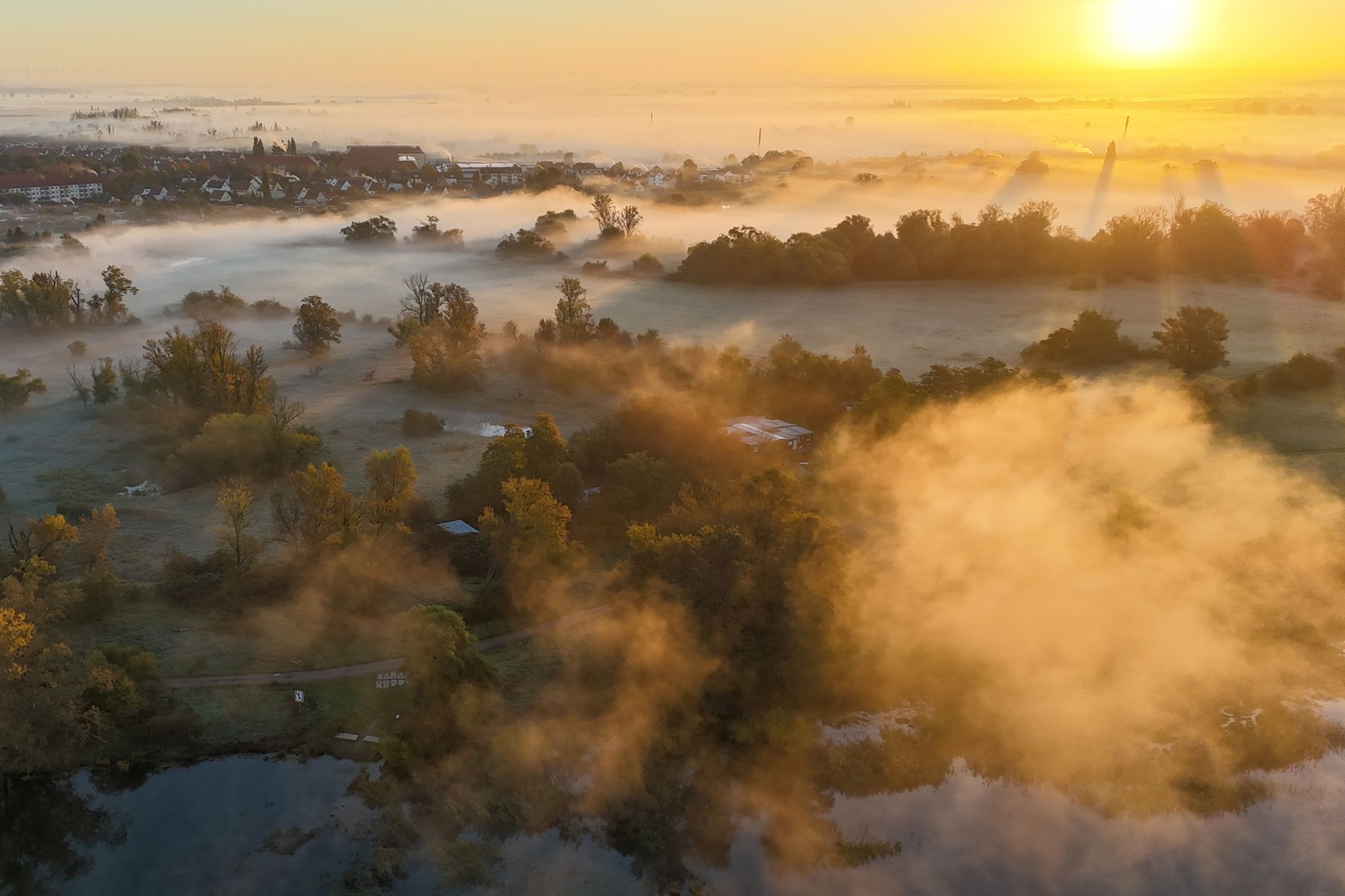 Goldener Herbst mit kühlen Nächten und Nebelgefahr