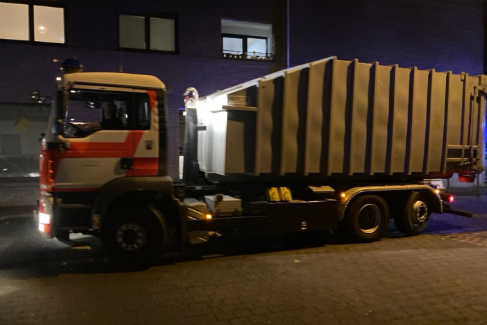 Frankfurt-Ostend: Brand in Papierpresse