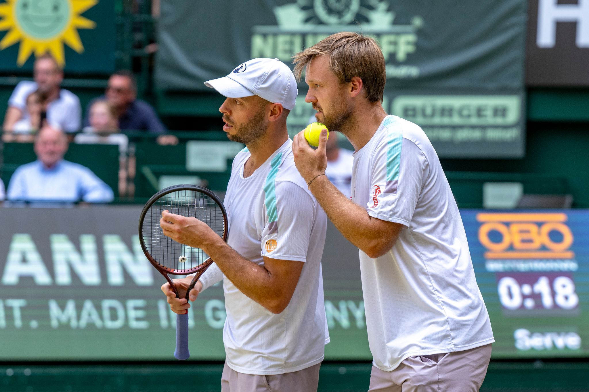 Deutsches Tennis-Team siegt in Tokio und träumt vom Davis-Cup-Triumph
