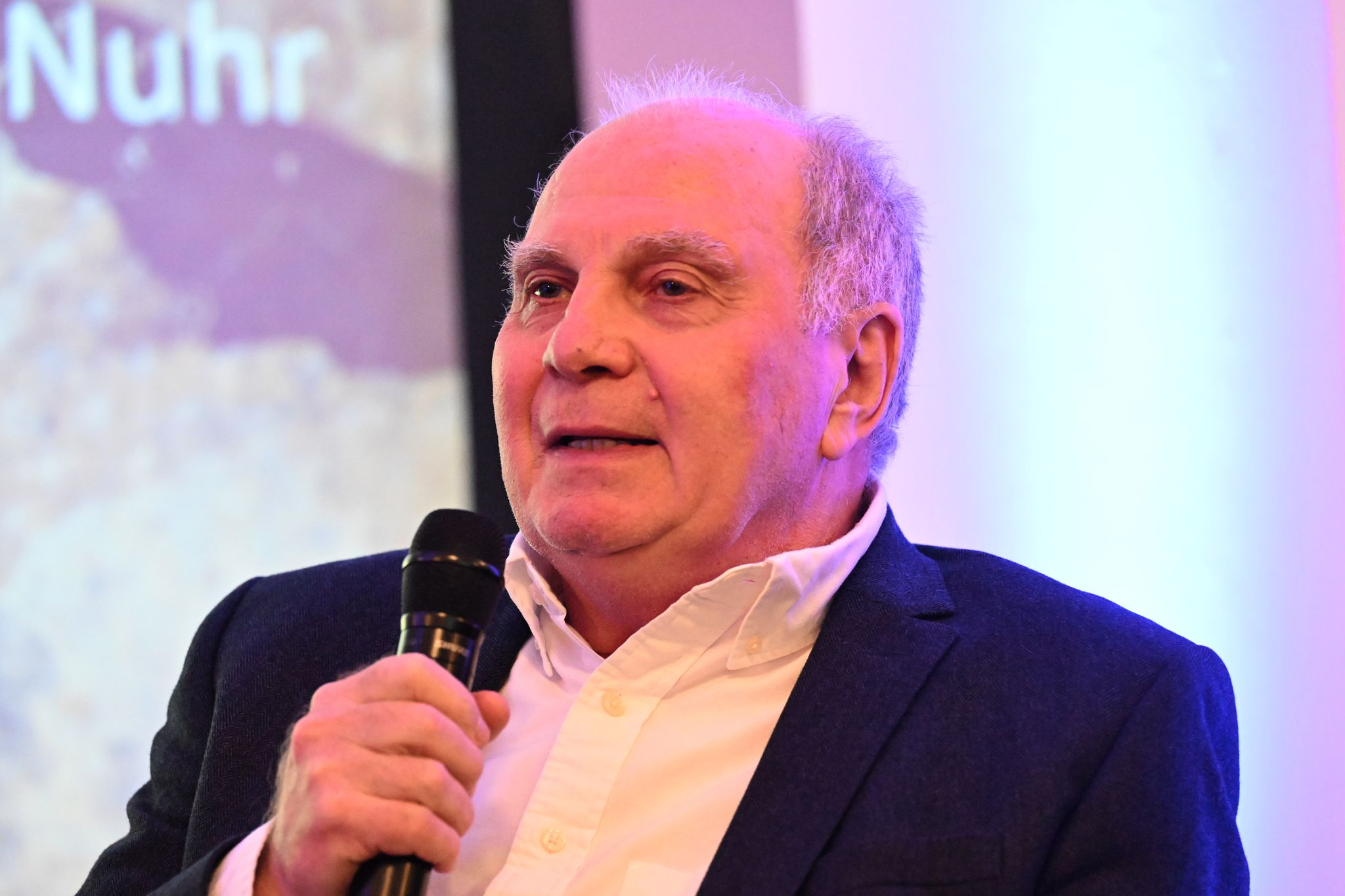 Hoeneß entsetzt über Transferwahnsinn