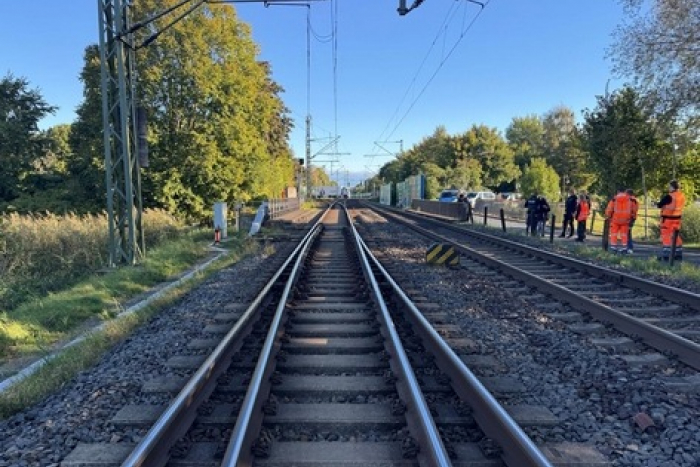 Hamburg: Unfall bei Gleisarbeiten, Zug erfasst Bahnmitarbeiter