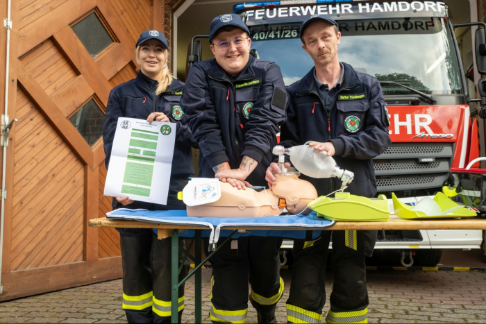 Kreis Dithmarschen: Feuerwehr Hamdorf startet AED-Projekt
