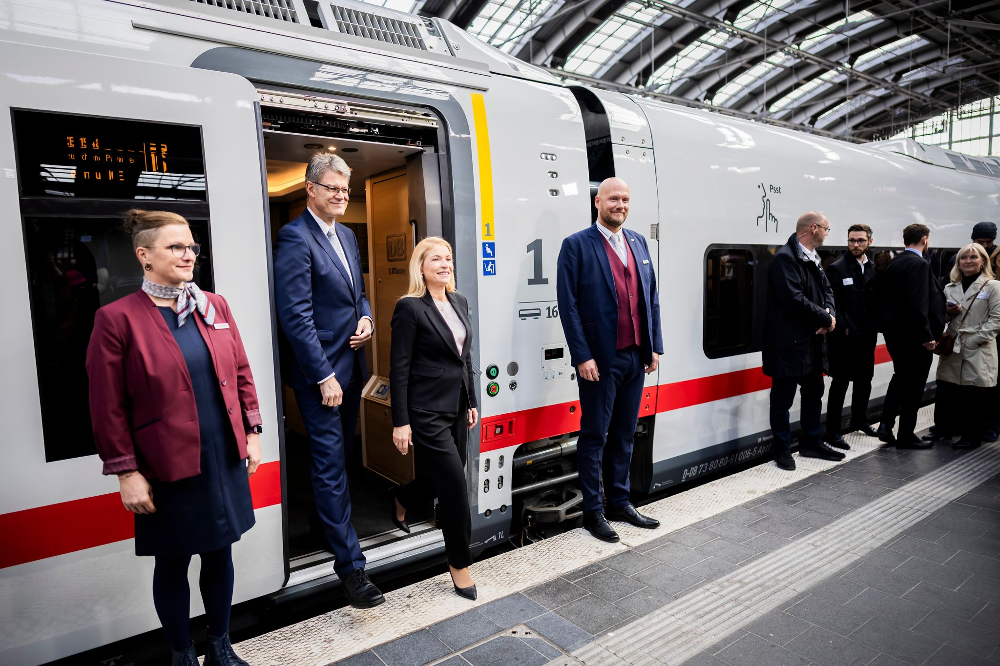 Deutsche Bahn präsentiert neuen ICE L mit innovativem Design