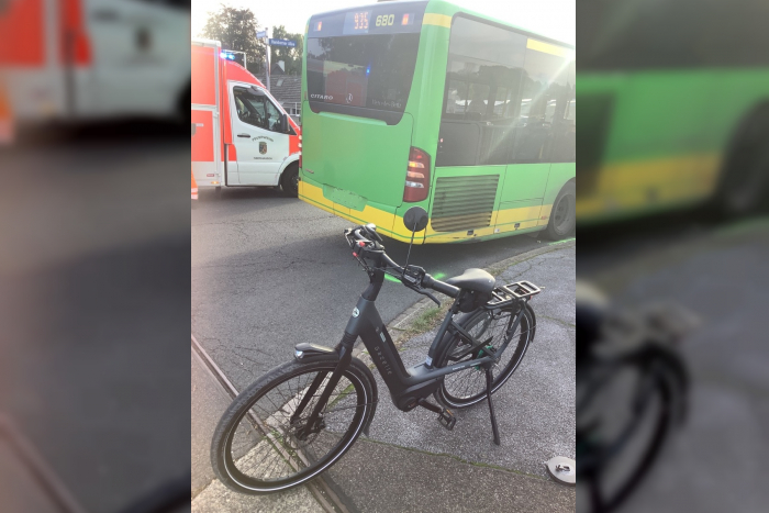Oberhausen: Verkehrsunfall zwischen Linienbus und Radfahrerin