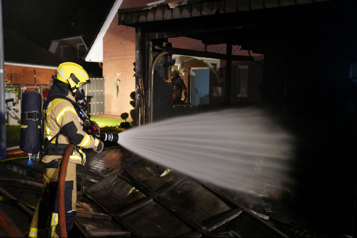 Henstedt-Ulzburg: Feuer in Doppelhaushälfte, acht Personen betroffen