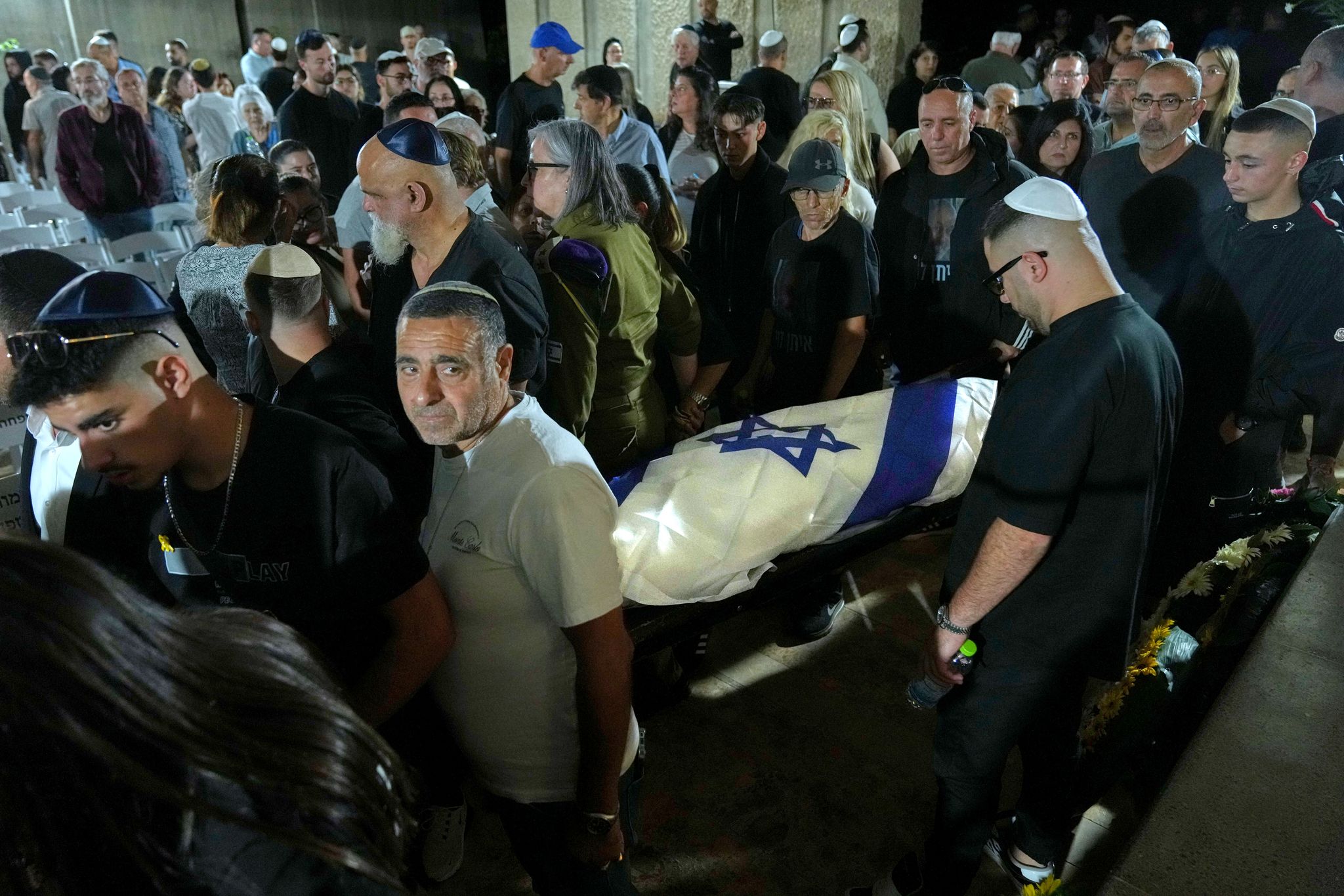 Trump droht Hamas mit Gewalt, während Israel die Hamas bekämpft