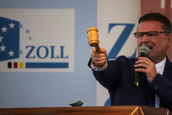 Berlin: Zoll versteigert Pfandsachen am Tag der Deutschen Einheit in Saarbrücken