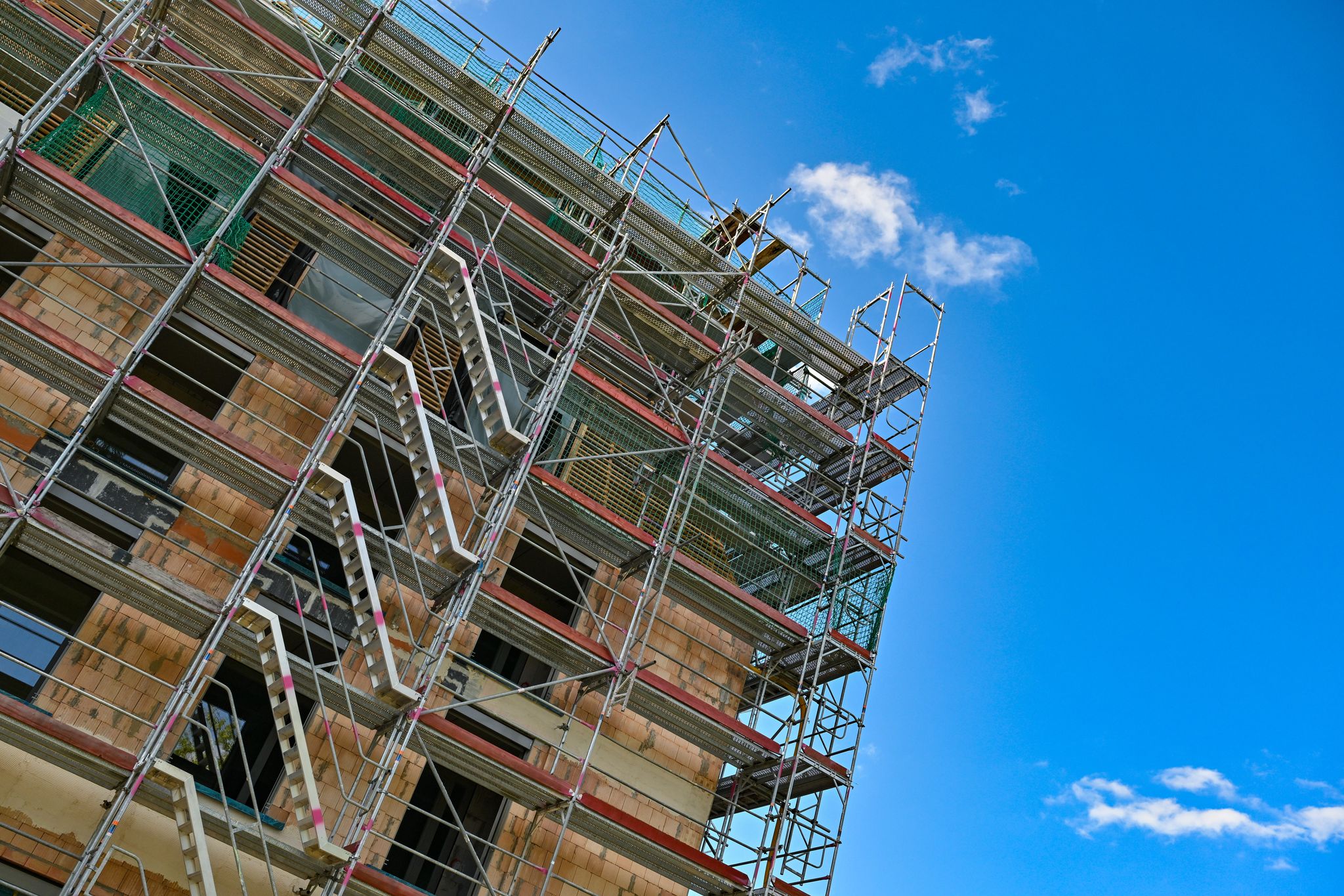 Deutschland: Wohnungsbaukrise verschärft sich laut IW-Prognose