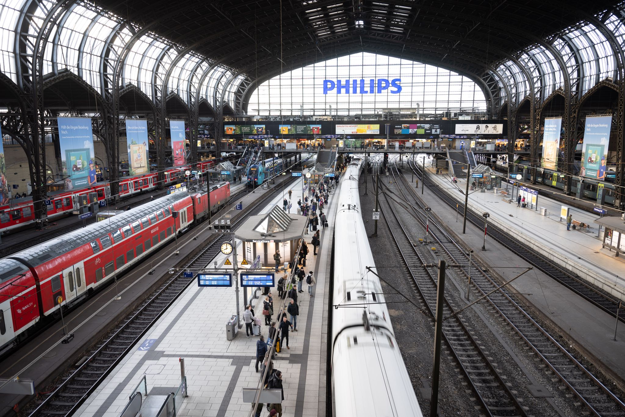 Verkehrschaos in Hamburg und Köln durch Kabelschaden und Stellwerkdefekt