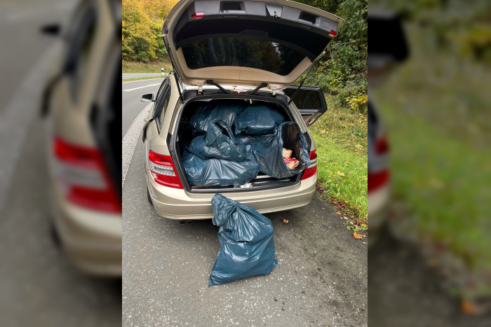Essen: Polizei stoppt mutmaßliche Ladendiebe mit Kaffee und Pistazien im Auto