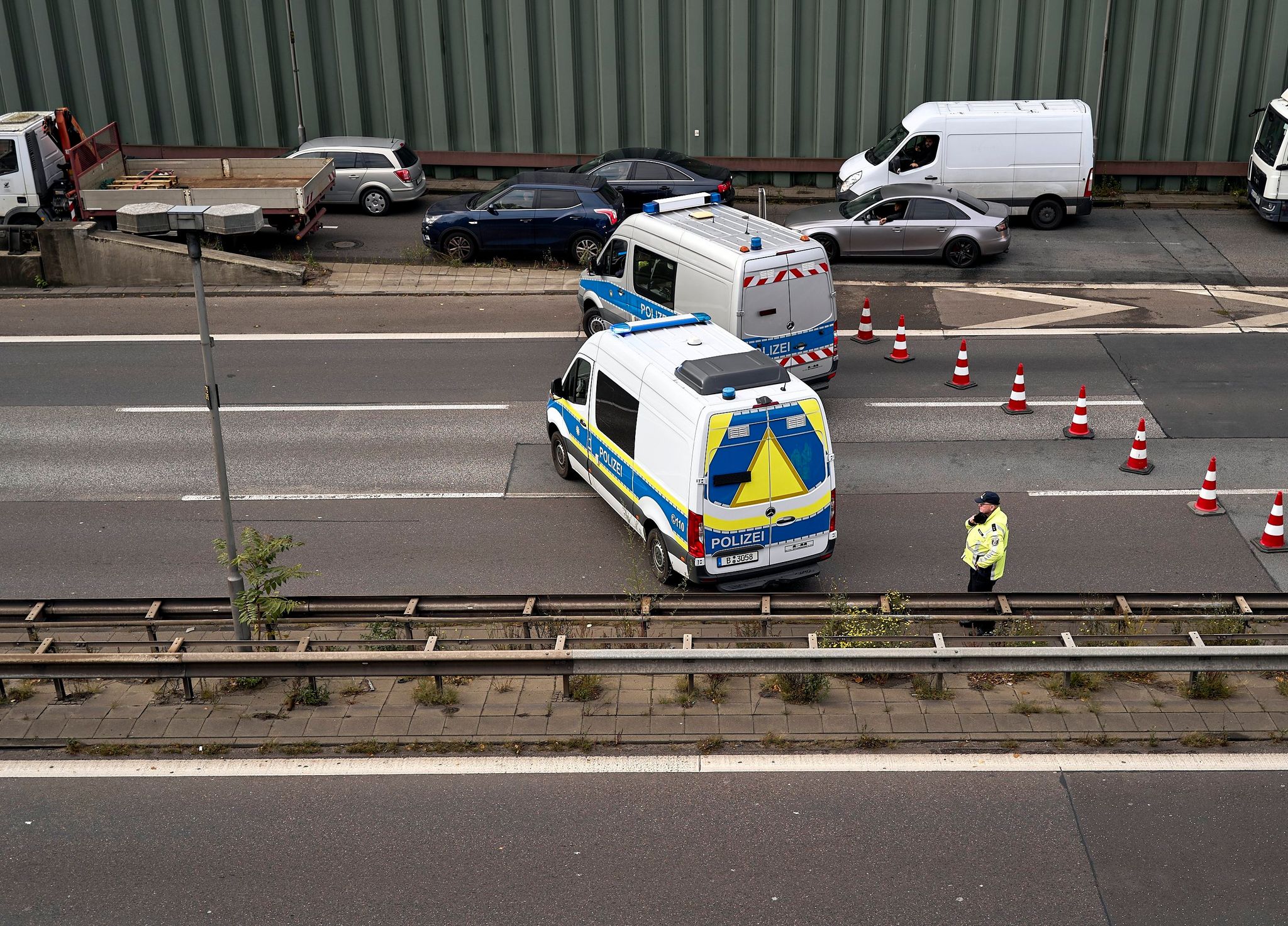 Polizeieinsatz auf A100 und A113 in Berlin nach Brandanschlag