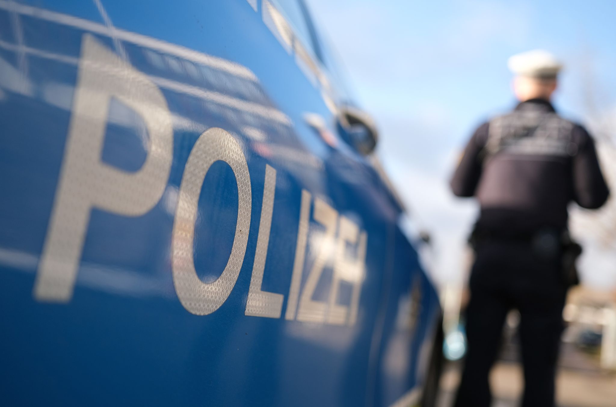 Vater soll Tochter getötet haben – Polizei schießt ihn an