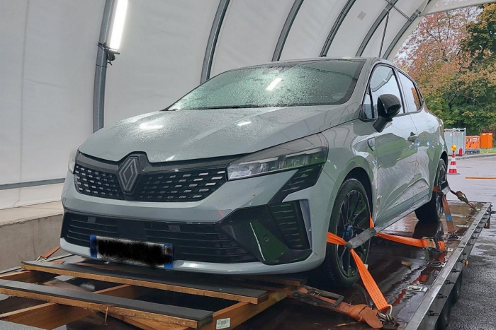 Paris: Polizei stellt gestohlenen PKW sicher