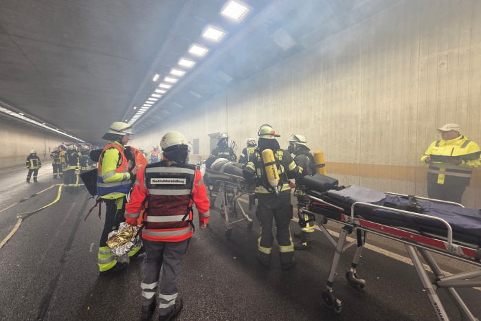 Meschede: Großangelegte Rettungsübung auf der A46 bei Arnsberg