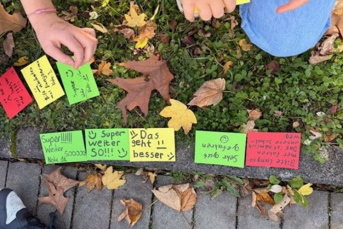 Hanau: Verletzte Motorradfahrerin nach Fahrstreifenwechsel