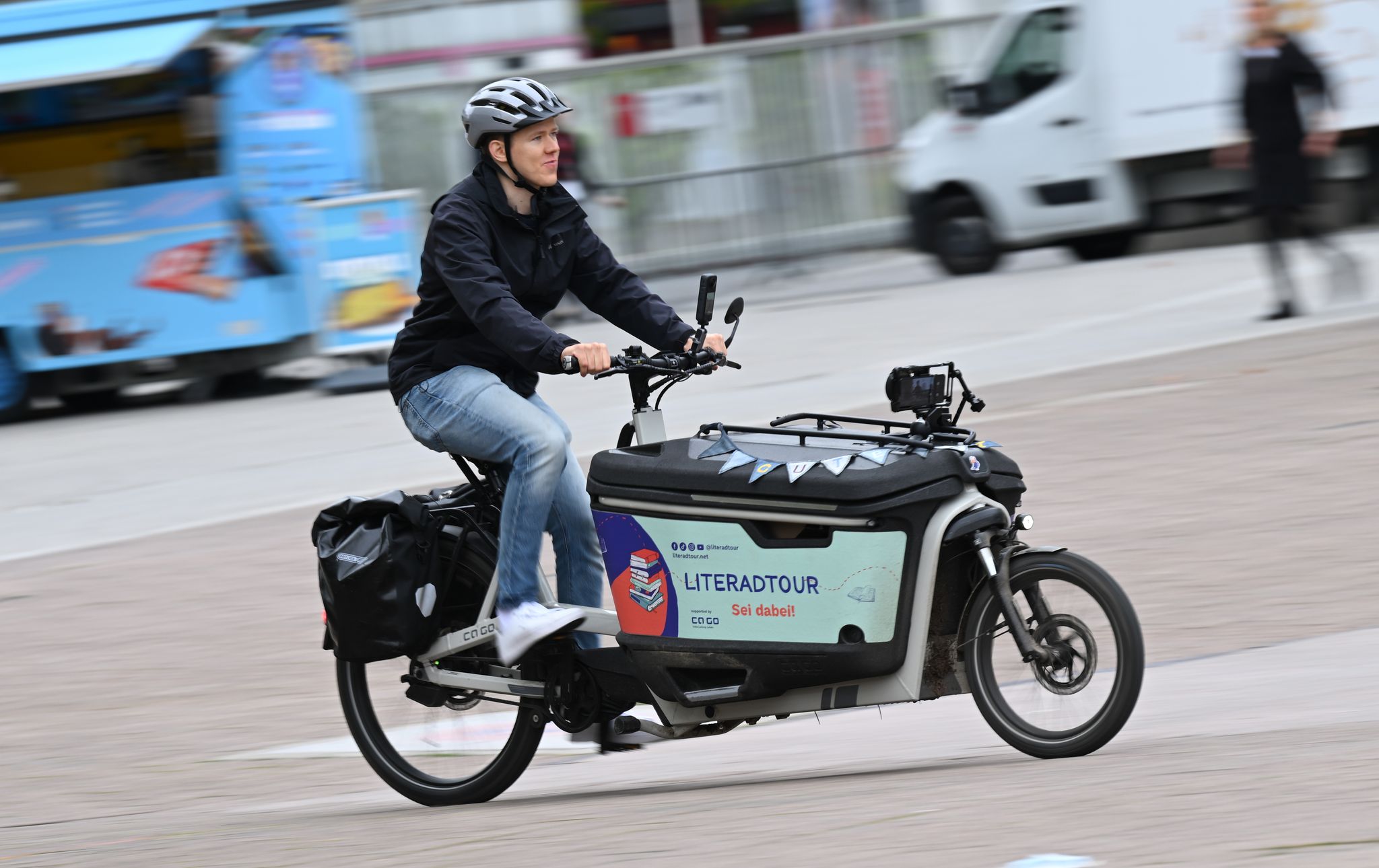 Der Buchbotschafter mit dem Lastenrad
