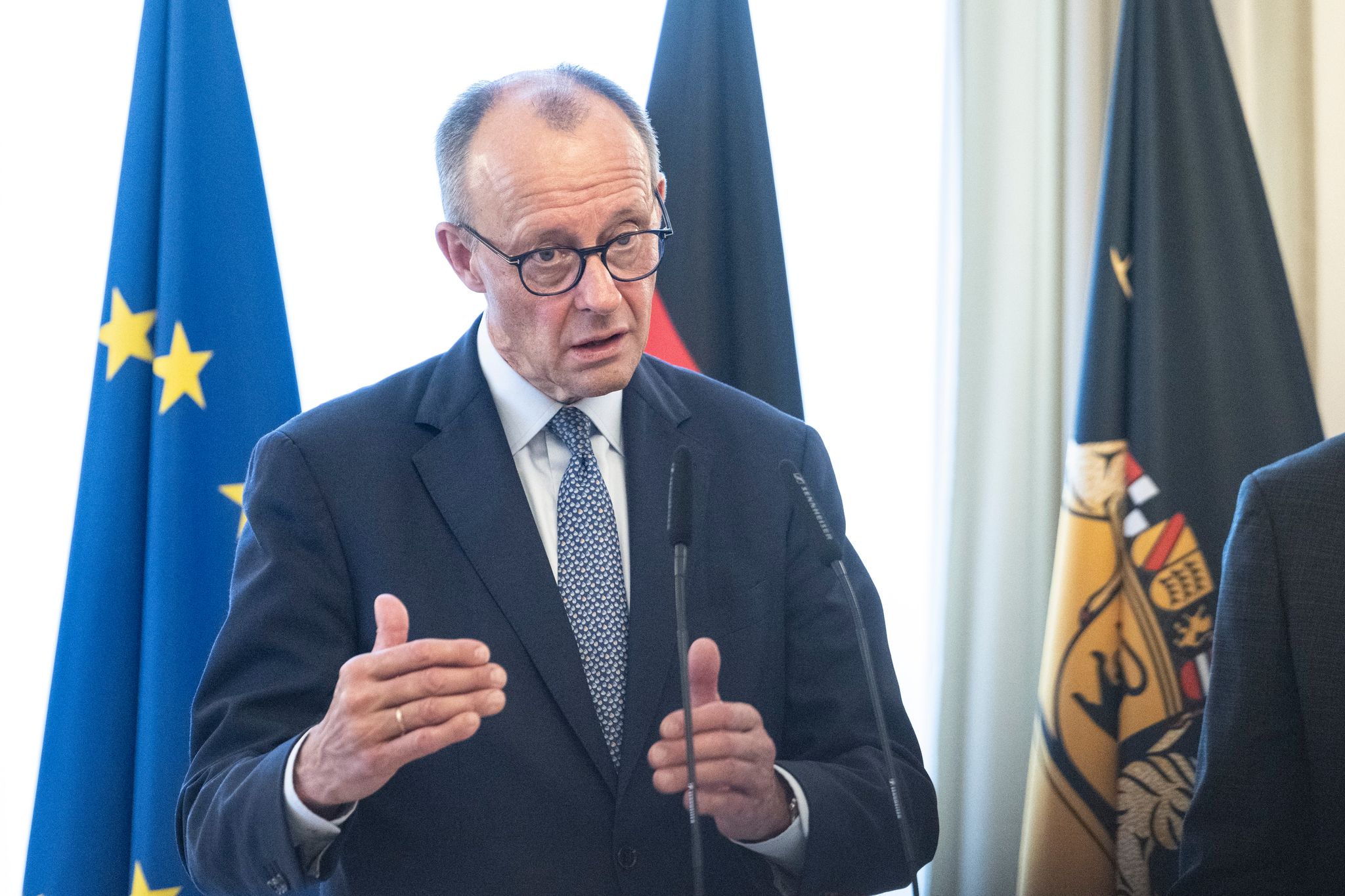 Wie Merz im Kanzleralltag selbst mit KI experimentiert