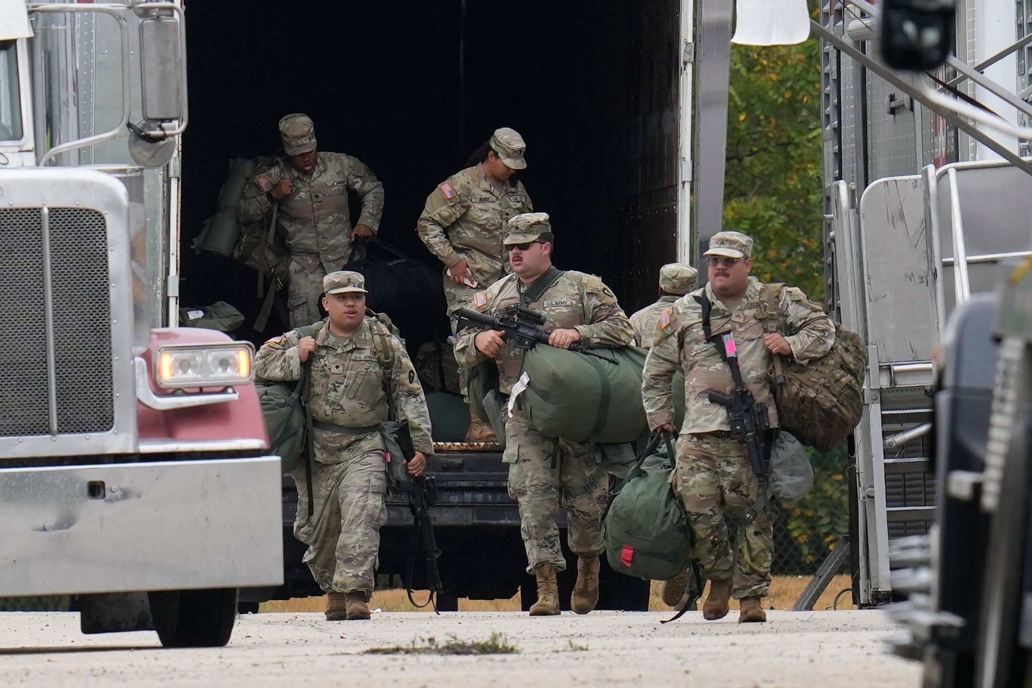 Soldaten der Nationalgarde aus Texas in Illinois angekommen