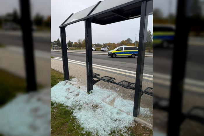 Zerstörte Bushaltestelle in Parchim
