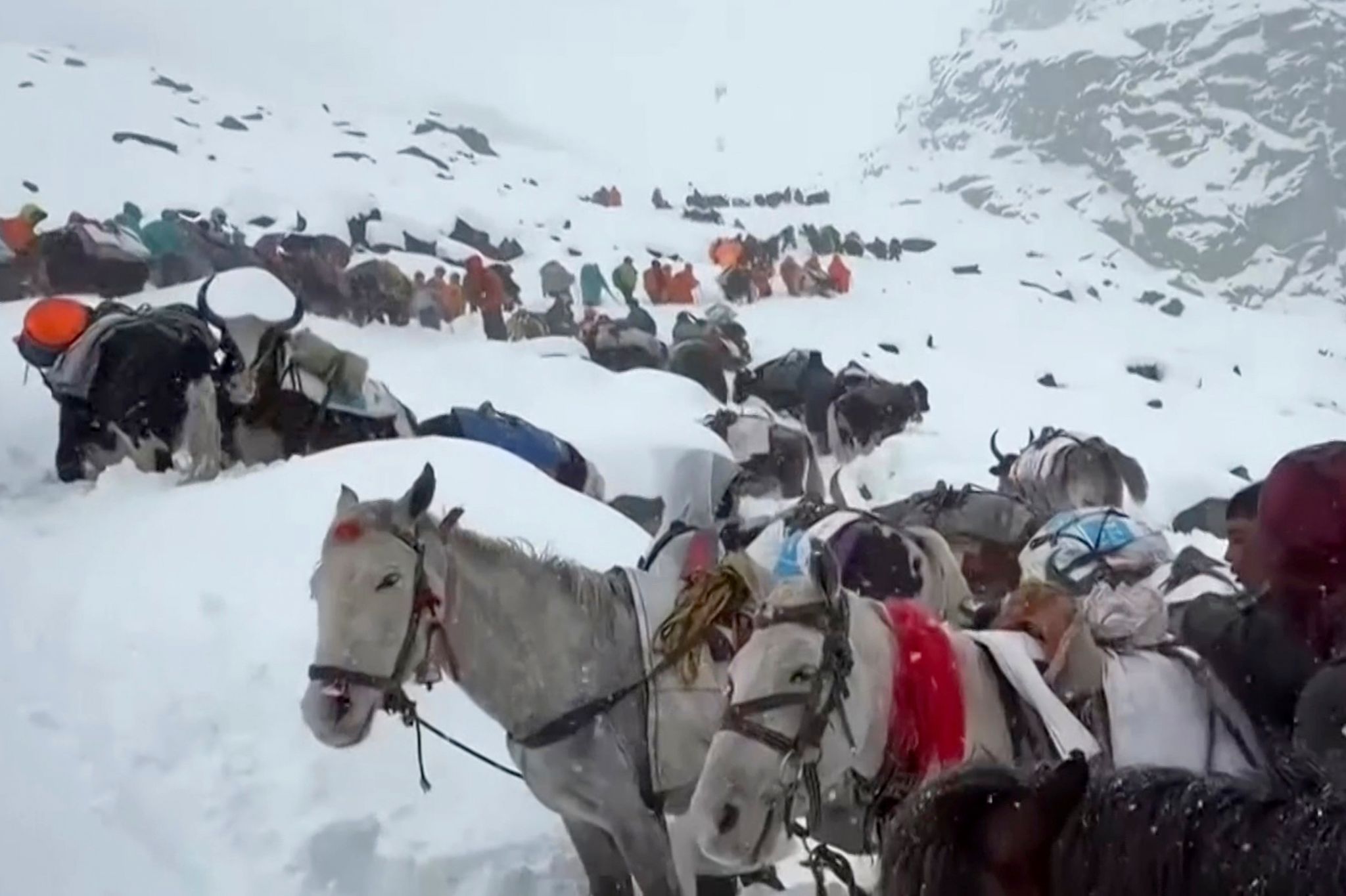 Schneesturm am Mount Everest in Tibet, alle Wanderer in Sicherheit gebracht
