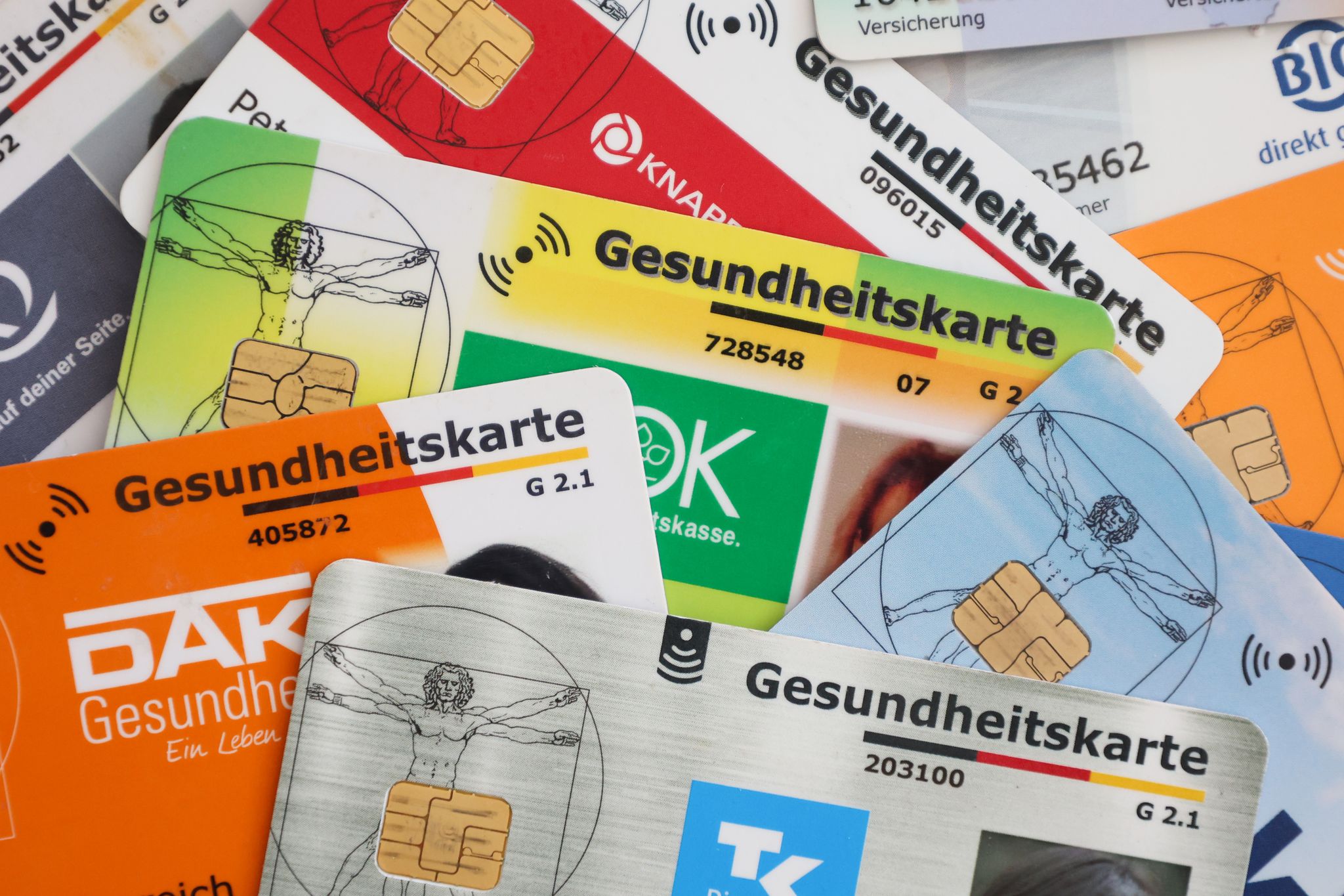 Ministerin Warken plant Kostensenkungen für stabile Krankenkassenbeiträge
