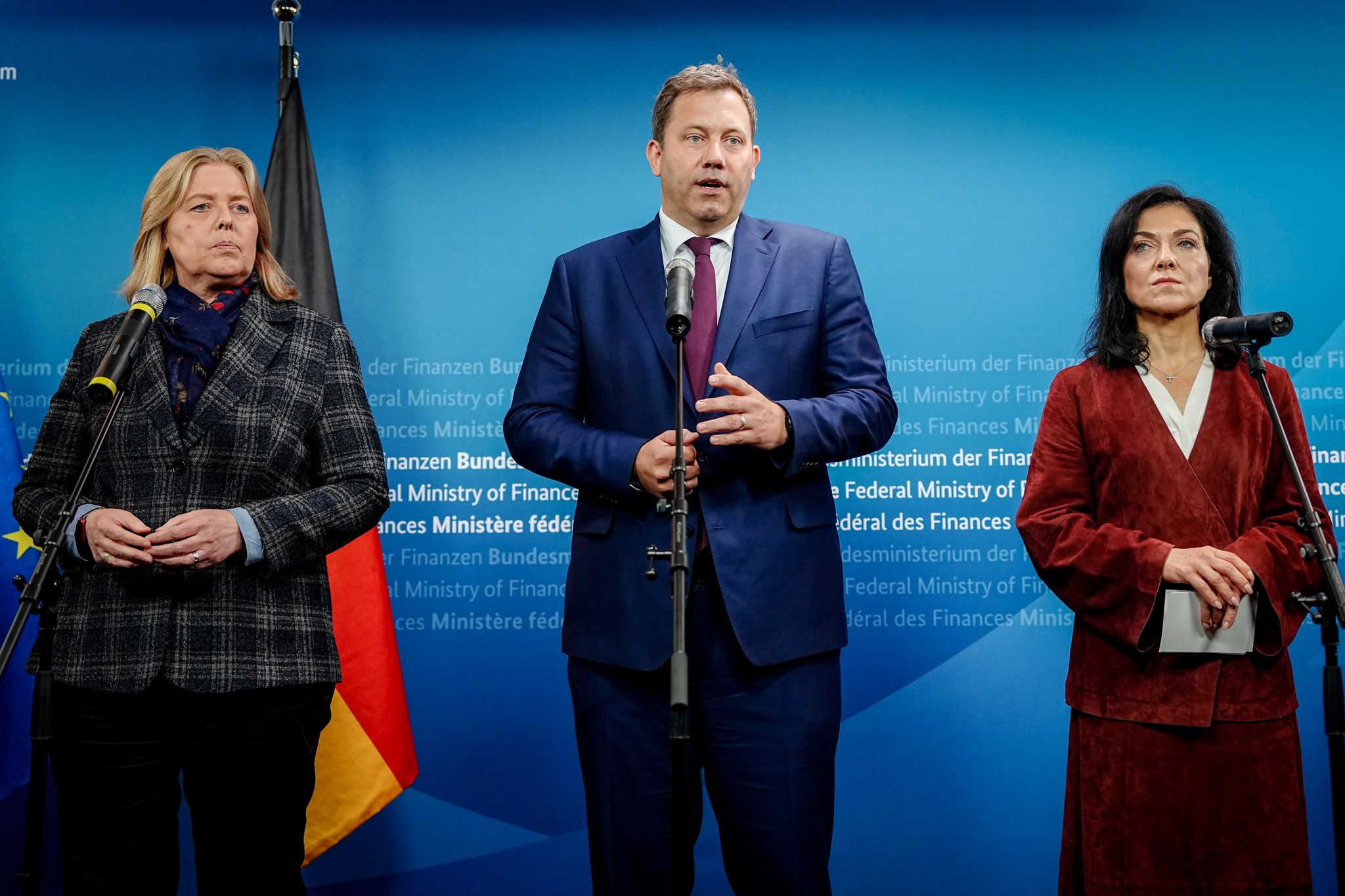 Klingbeil und Reiche wollen Jobs in Stahlindustrie sichern