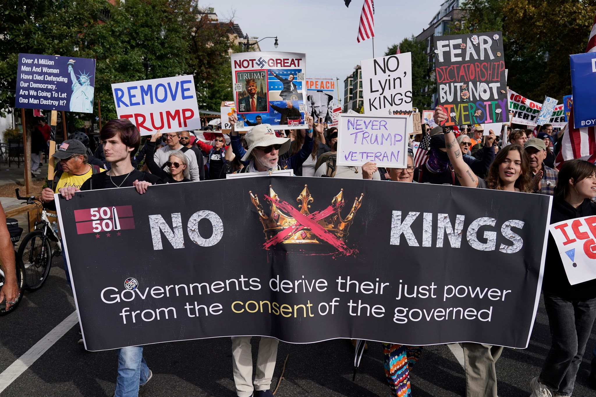 Proteste gegen Trump: Millionen Menschen demonstrieren landesweit