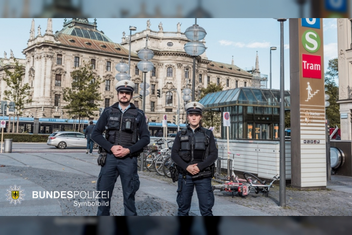 München: Ohne Fahrschein widersetzt sich Kontrolle