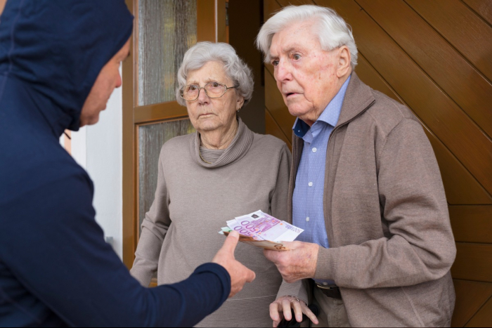 Ratingen: Senior zu Hause bestohlen