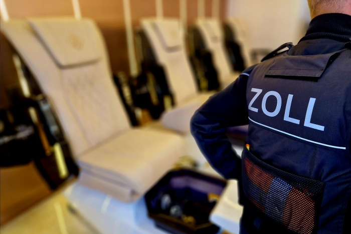 Potsdam: Illegaler Aufenthalt und Schwarzarbeit bei Zollkontrolle in Nagelstudios