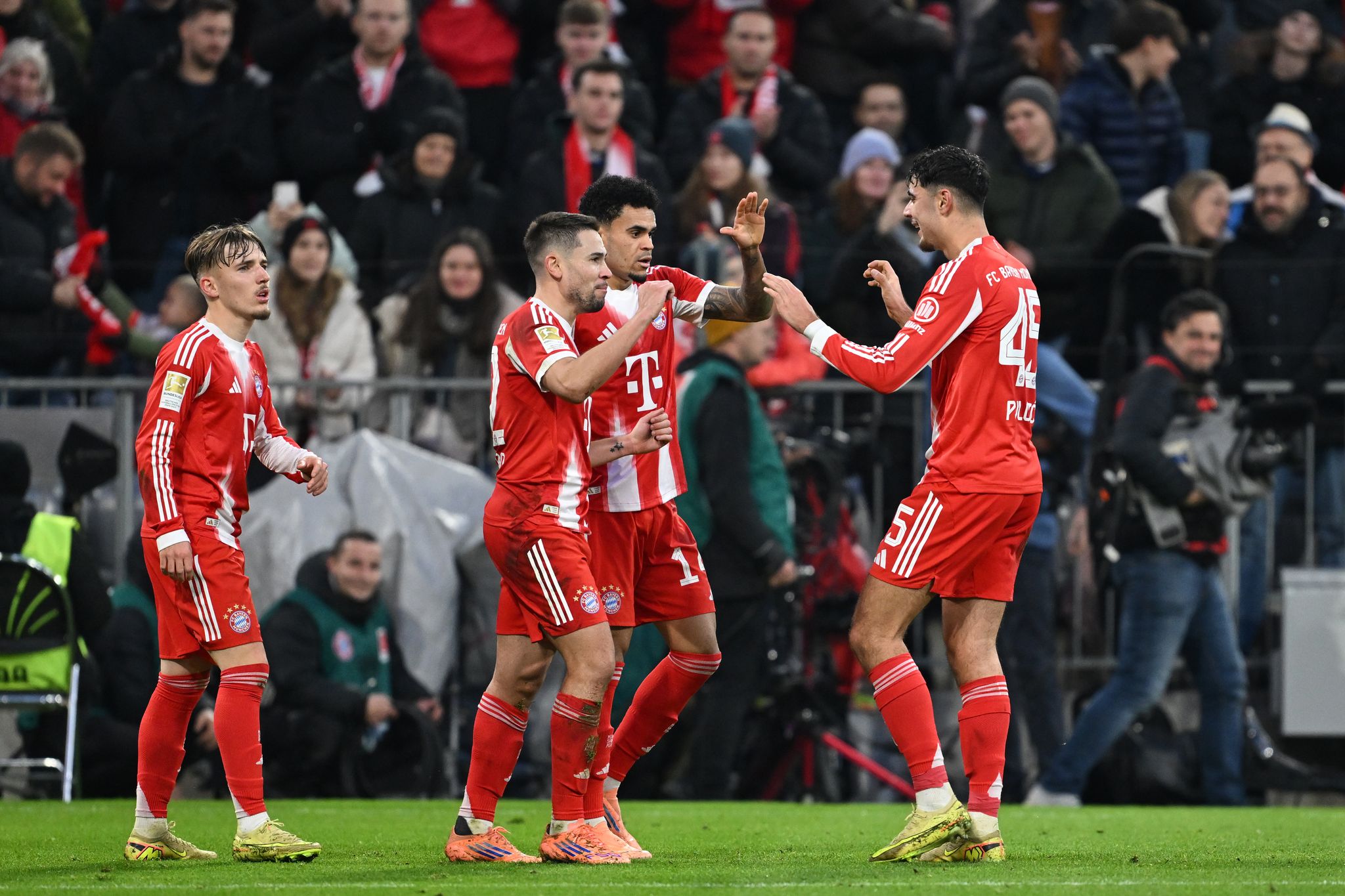 Arsenal wirkt lange nach: Bayern mühen sich zum Arbeitssieg