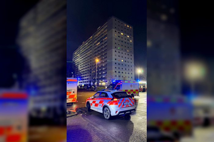 Flörsheim am Main: Feuer im Wohnhochhaus, Großeinsatz in Okriftel
