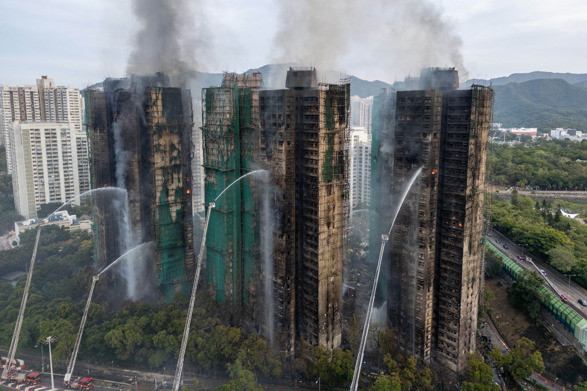 Inferno in Hongkong: Hochhausbrand fordert 54 Tote und 279 Vermisste