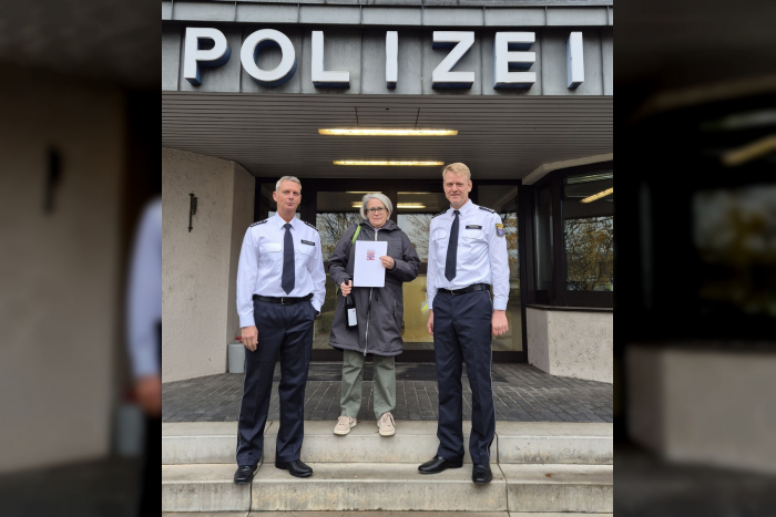 Bad Schwalbach: Bankmitarbeiterin von Polizei belobigt