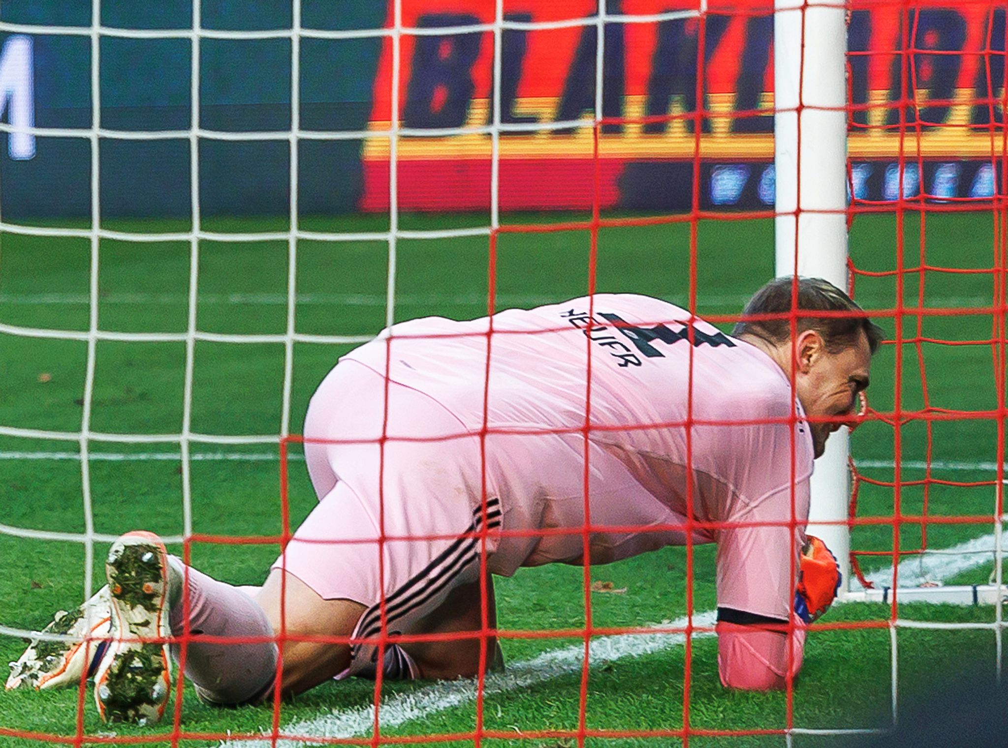 FC Bayerns makellose Serie gerissen,aber Verfolger schwächeln