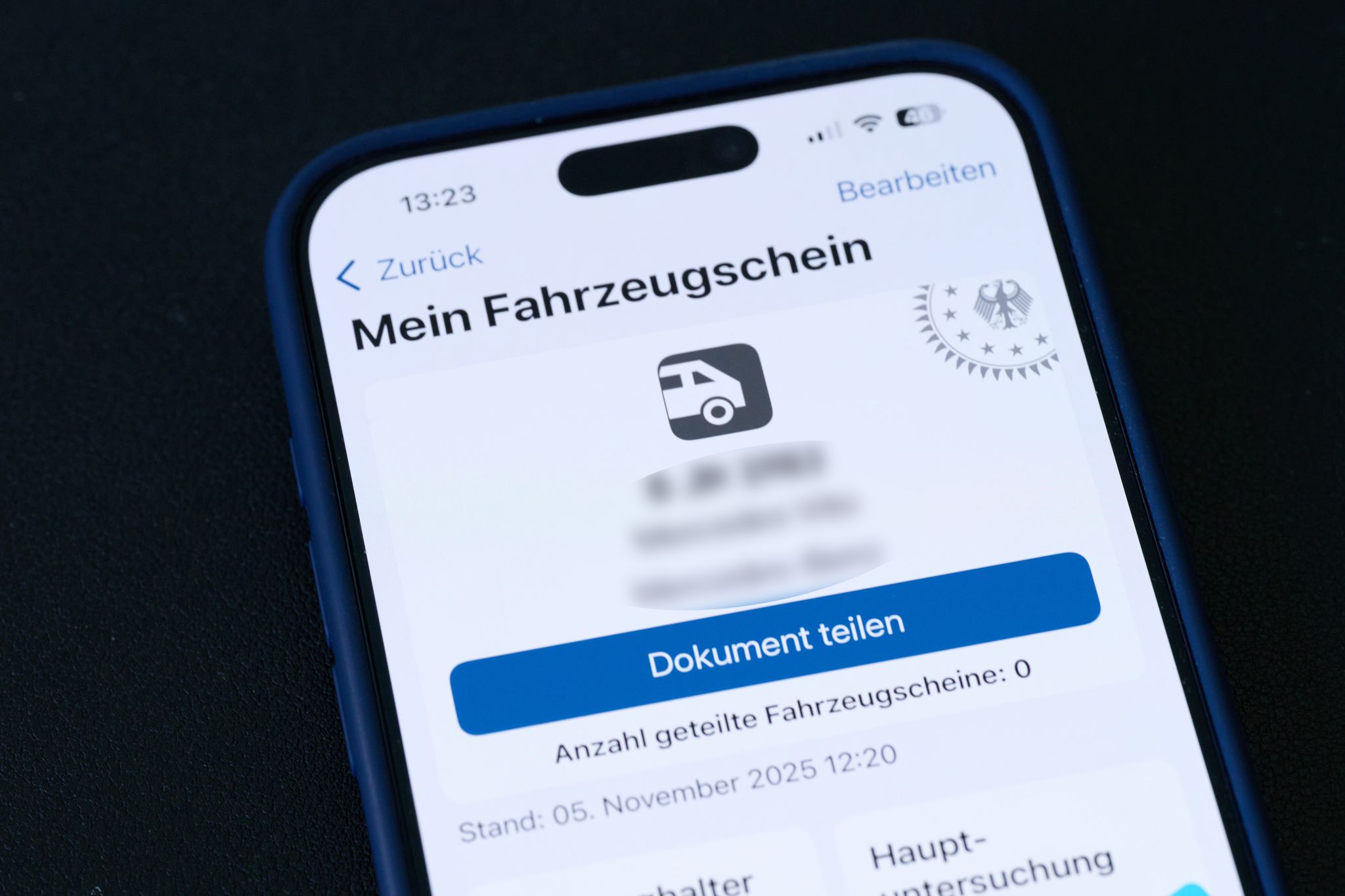 Neue i-Kfz-App: Fahrzeugschein bald digital auf dem Smartphone