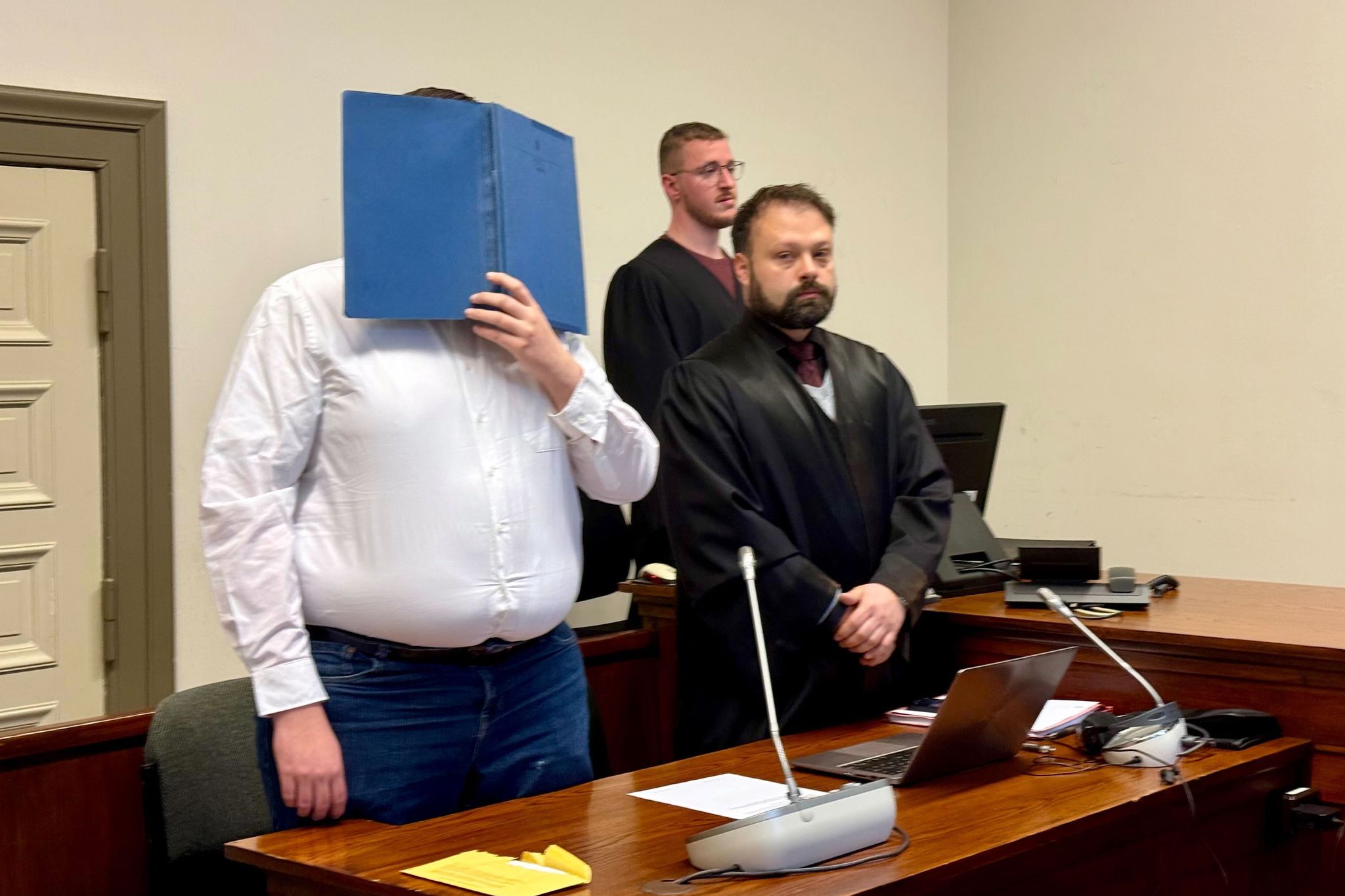 Angeklagter gesteht versuchten Mord an Kollegin in Hamburg