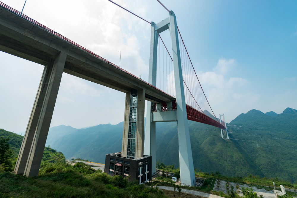 Drama in China: Neue Mega-Brücke stürzt kurz nach Fertigstellung ein!