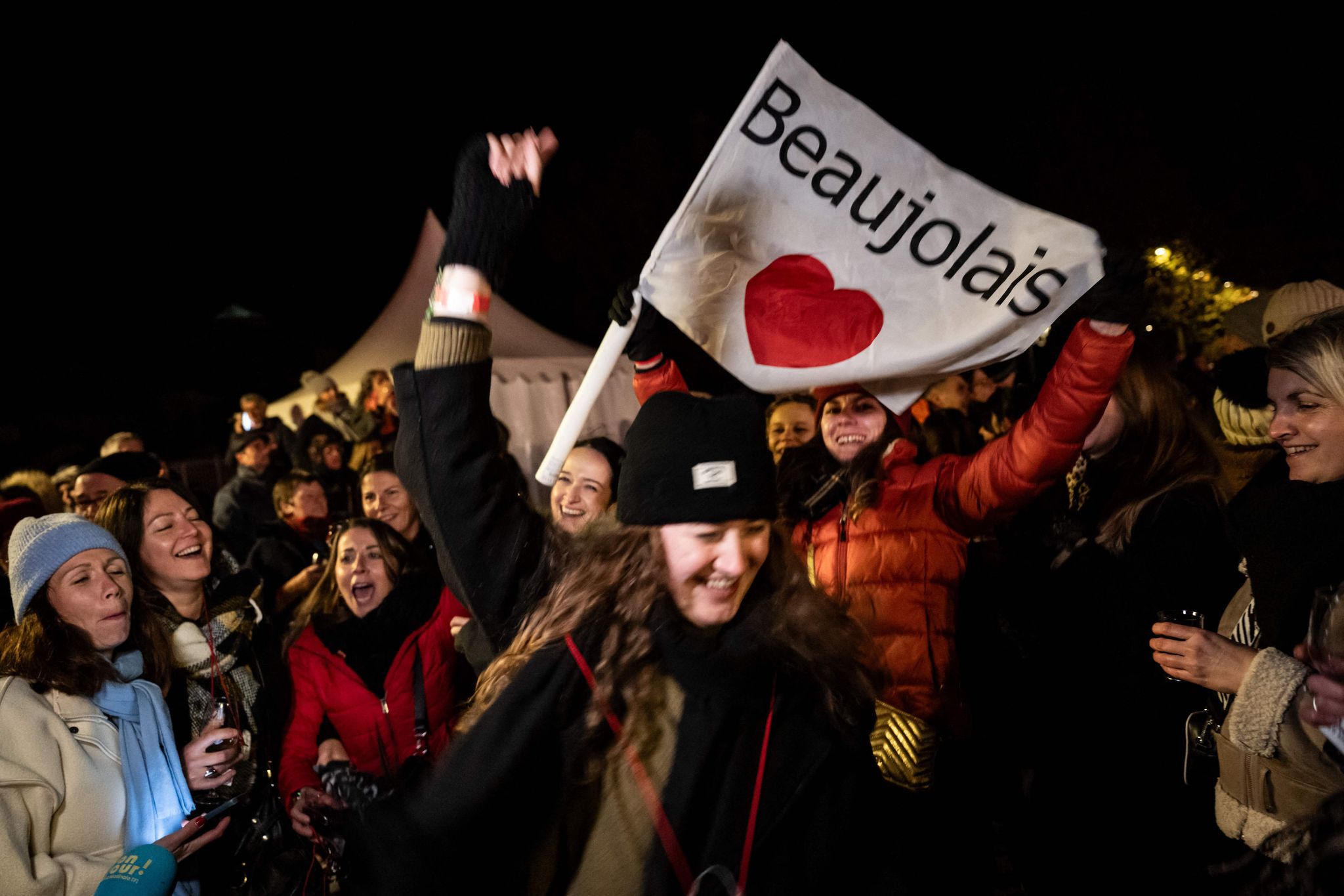Festlicher Start: Beaujolais Nouveau in Paris eingetroffen