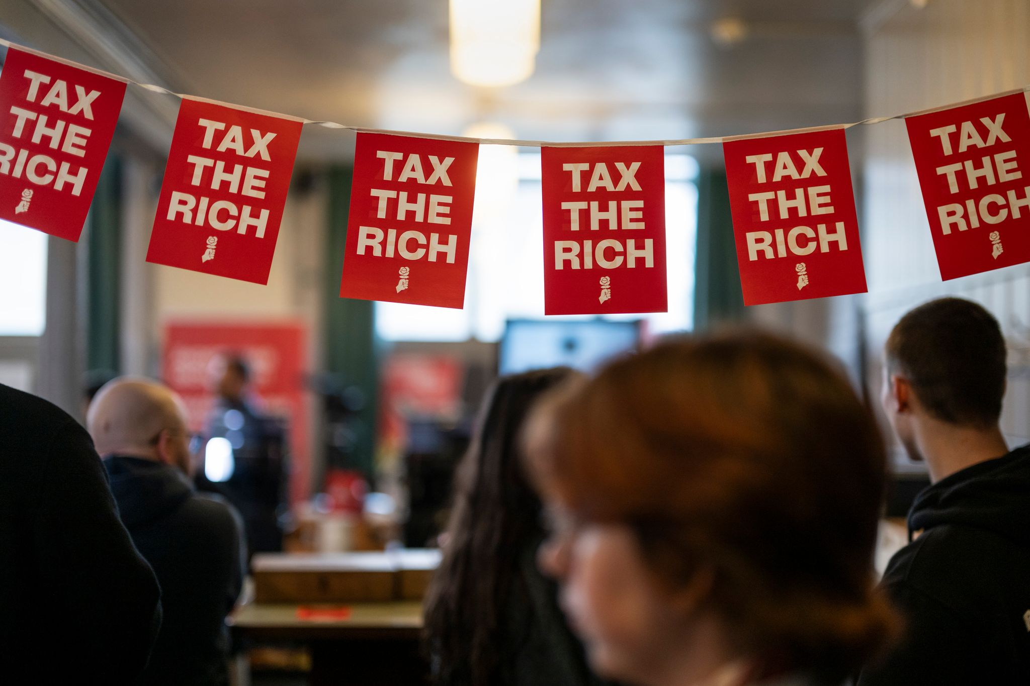 Hochrechnung: Schweizer gegen Bürgerdienst und neue Steuer